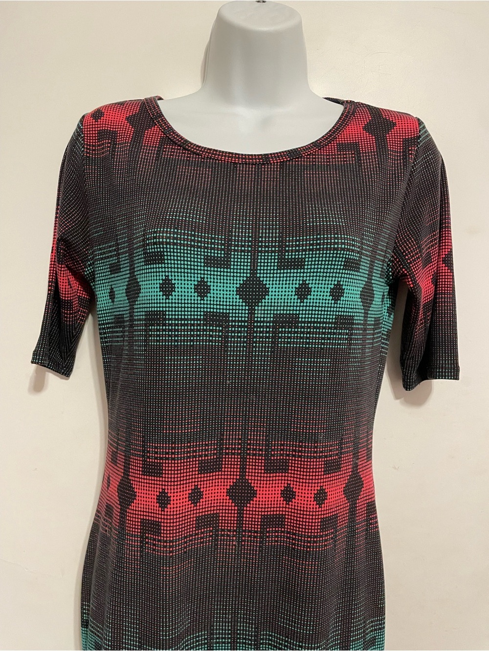 LuLaRoe Short Sleeve Scoop Neck Top in Black, Teal & Red